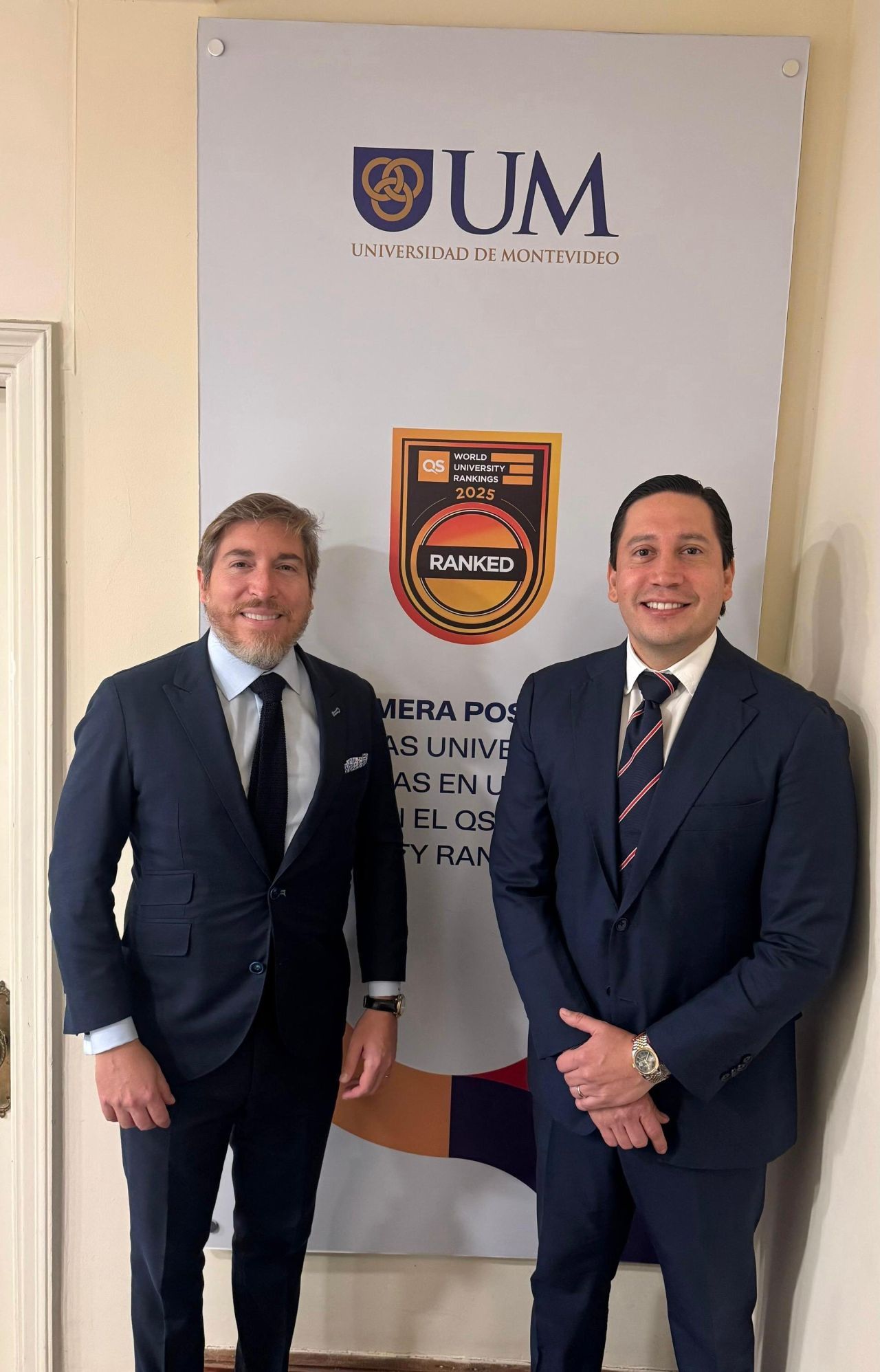 Universidad de Montevideo recibe ejemplares de #LaCorteDice y #LaCorteDiceTributaria