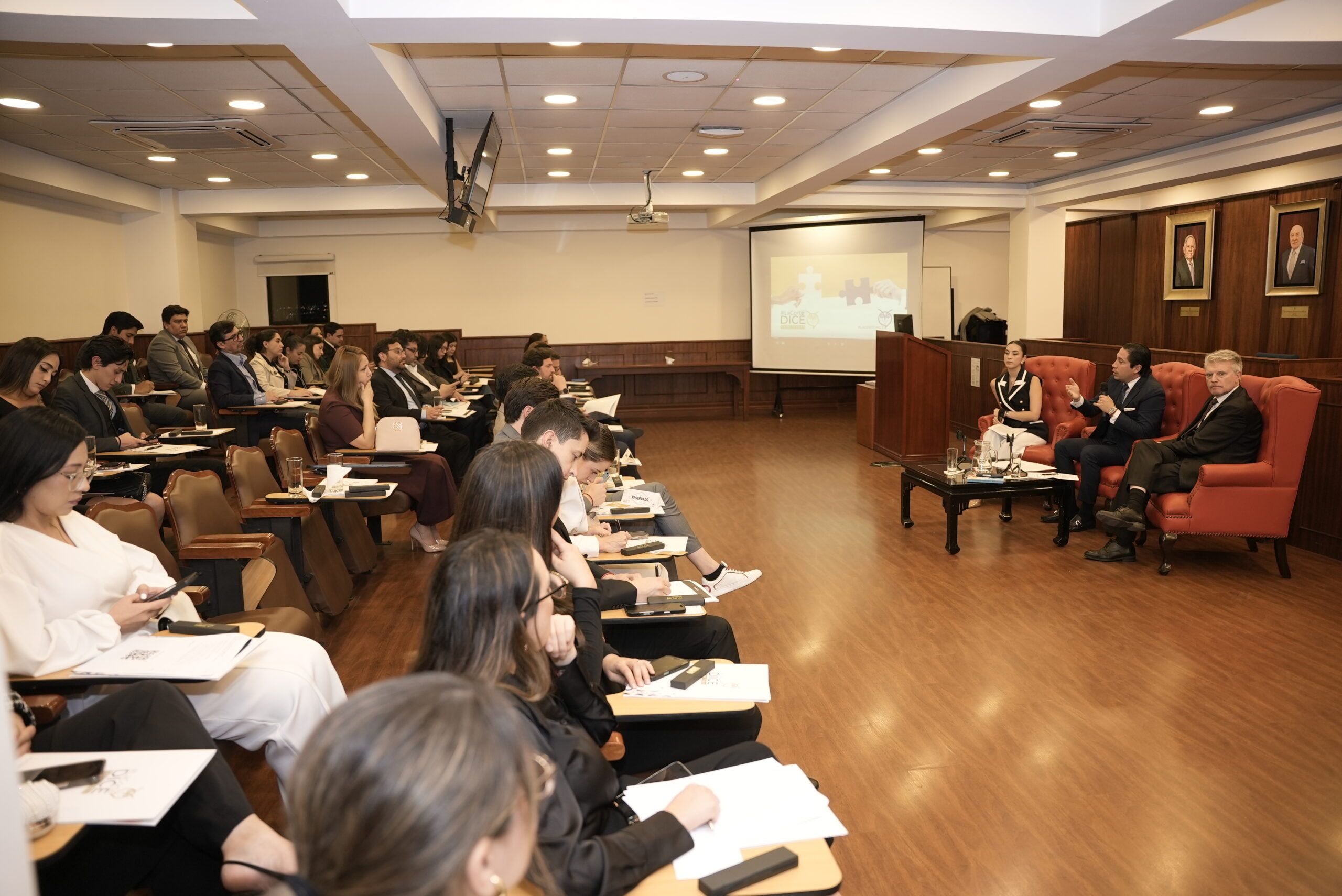 “Techo Arancelario: Entre tensiones y futuro” promueve el diálogo entre derecho, economía y política pública