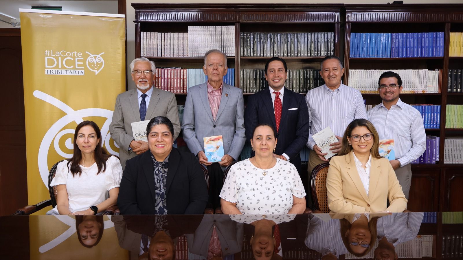 Donación de obras jurídicas y presentación del Repositorio Tributario en la Universidad Católica de Santiago de Guayaquil